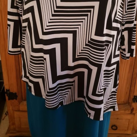 Chicos Womens Top Sz 2 or Large Black White Asymmetrical Long Sleeve, zi… - Picture 2 of 6